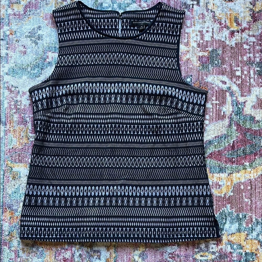 Banana Republic Navy Blue & White Tribal Geo Print Sleeveless Knit Top - Size M